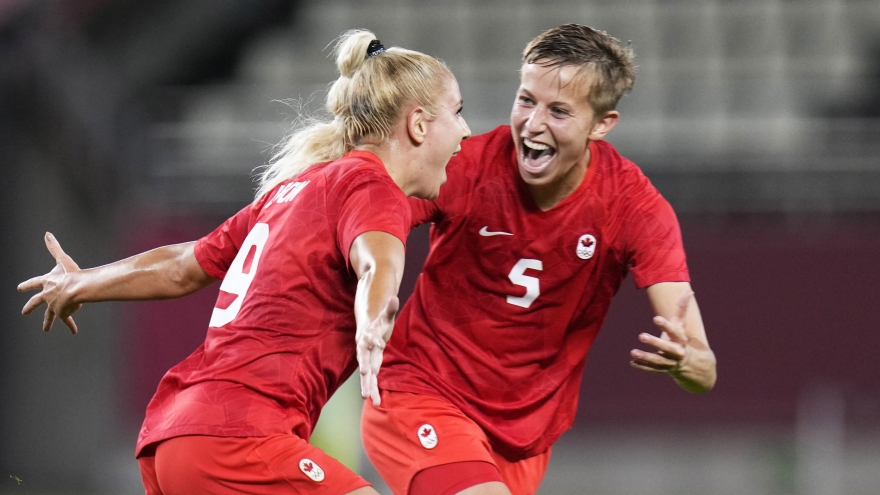 Canada giành HCV bóng đá nữ, cầu thủ chuyển giới đi vào lịch sử Olympic