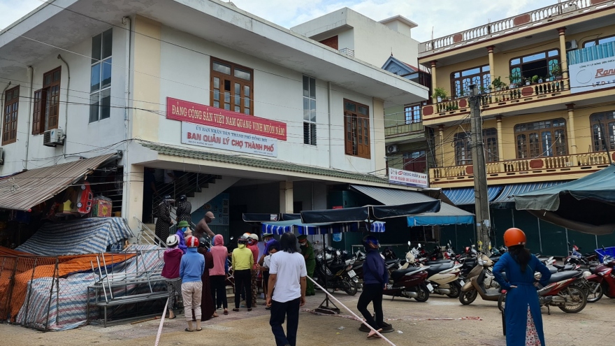 Quảng Bình xét nghiệm nhanh cho 1.300 tiểu thương tại chợ Đồng Hới