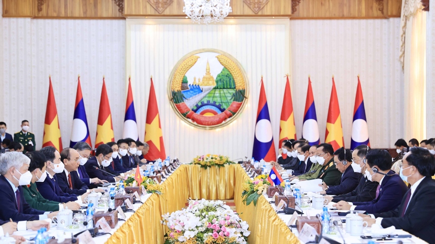 Chủ tịch nước Nguyễn Xuân Phúc hội kiến Thủ tướng Lào Phankham Viphavanh