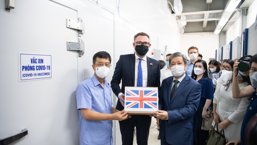 UK offers 415,000 AstraZeneca vaccine doses to Vietnam
