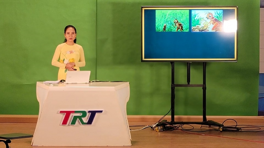 Học sinh lớp 1, 2 và 6 ở Thừa Thiên Huế học qua truyền hình