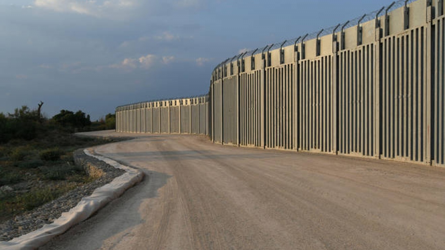 Hy Lạp hoàn thành bức tường ngăn người di cư dọc biên giới với Thổ Nhĩ Kỳ