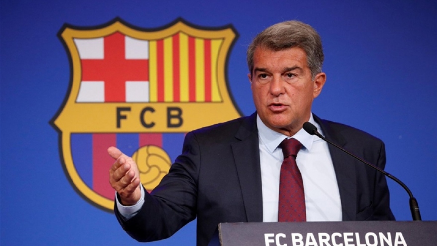 Barca nợ 1,35 tỷ Euro, Chủ tịch Laporta cảm kích khi Pique chấp nhận giảm lương