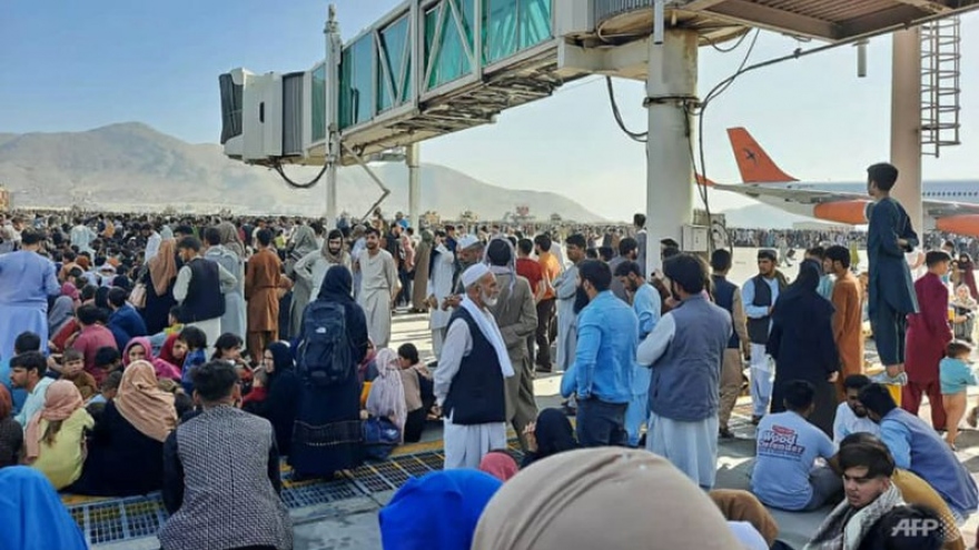 Súng nổ, 5 người thiệt mạng tại sân bay Kabul trong quang cảnh hỗn loạn