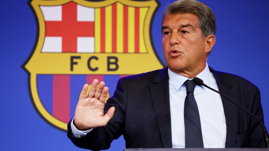 Chủ tịch Laporta chốt khoản vay 595 triệu Euro cứu Barca