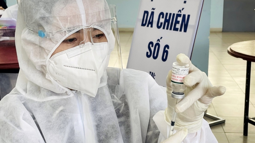 Lần đầu tiên công nhân ở Đồng Nai được tiêm vaccine phòng Covid-19