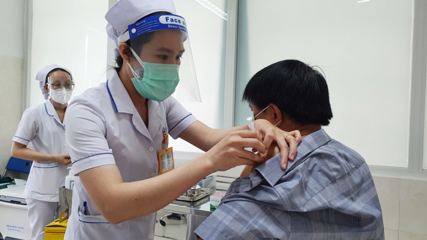 Yêu cầu xét nghiệm âm tính mới được đi tiêm vaccine là sai quy định