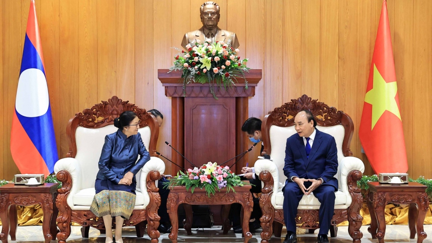 Chủ tịch nước Nguyễn Xuân Phúc tiếp các Phó Chủ tịch nước Lào
