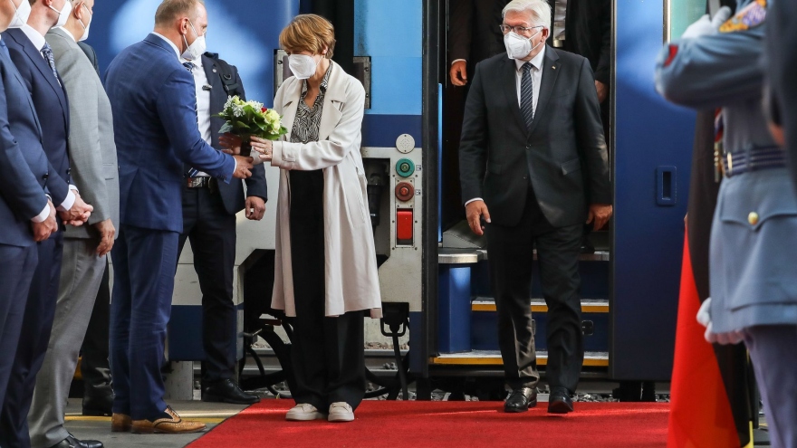 Tổng thống Đức bắt đầu chuyến thăm lịch sử đến Séc bằng tàu hỏa