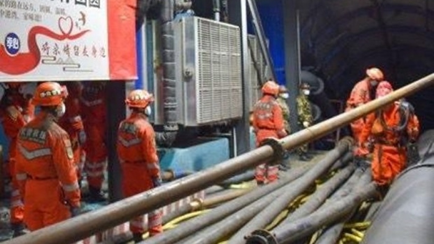 Trung Quốc chạy đua với thời gian giải cứu gần 20 thợ mỏ mắc kẹt