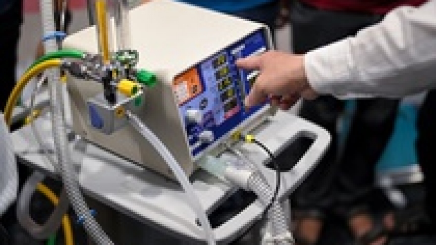 "Thổi" giá máy thở gấp đôi, Bộ Y tế đề nghị một công ty giải trình