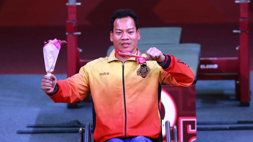 VĐV Lê Văn Công giành HCB cử tạ Paralympic Tokyo 2020 