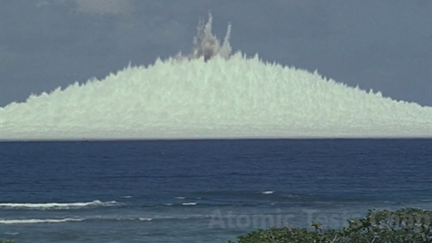 Cảnh tượng khủng khiếp về vụ thử hạt nhân Wahoo, tạo bức tường nước cao hơn 800m