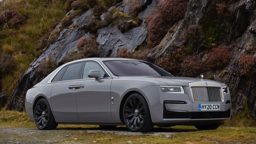 Rolls-Royce New Ghost - sedan siêu sang thế hệ mới có giá từ 29,9 tỷ đồng