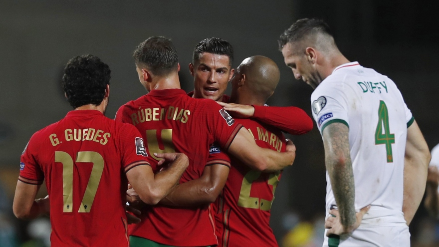 Chủ tịch FIFA ngả mũ trước thành tích săn bàn của Ronaldo