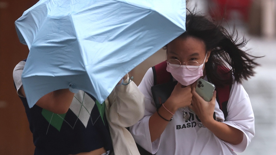 Trung Quốc: Thượng Hải đình chỉ dịch vụ hàng không, đường sắt, đóng cửa trường học vì bão 