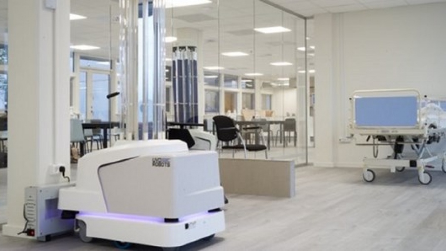 COVID-19: EU cung cấp robot khử trùng cho các bệnh viên châu Âu