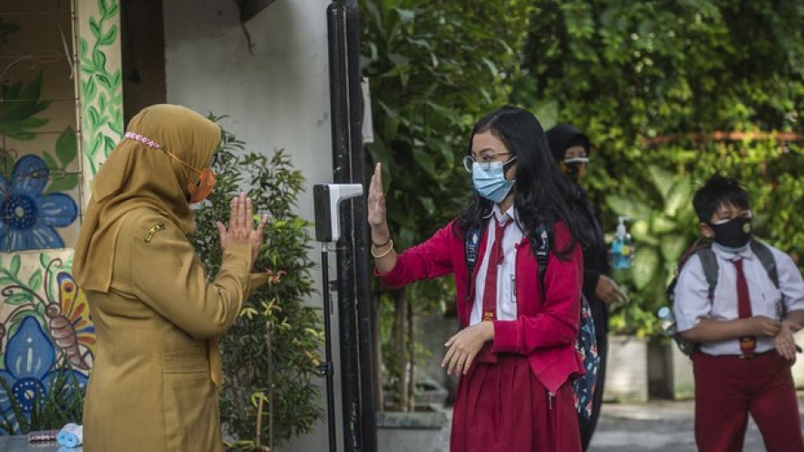 Indonesia tuyên bố kiểm soát được đại dịch, chuyên gia cảnh báo làn sóng mới