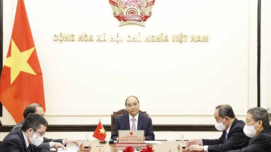Chủ tịch nước Nguyễn Xuân Phúc điện đàm với Thủ tướng Nhật Bản