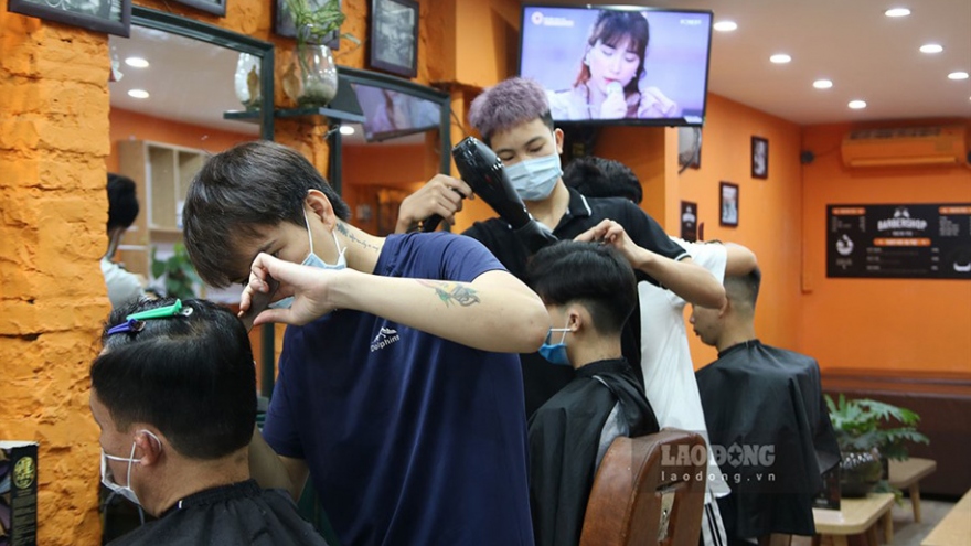 Từ 6h00 ngày 21/9, Hà Nội áp dụng Chỉ thị 15, hàng cắt tóc gội đầu được hoạt động 