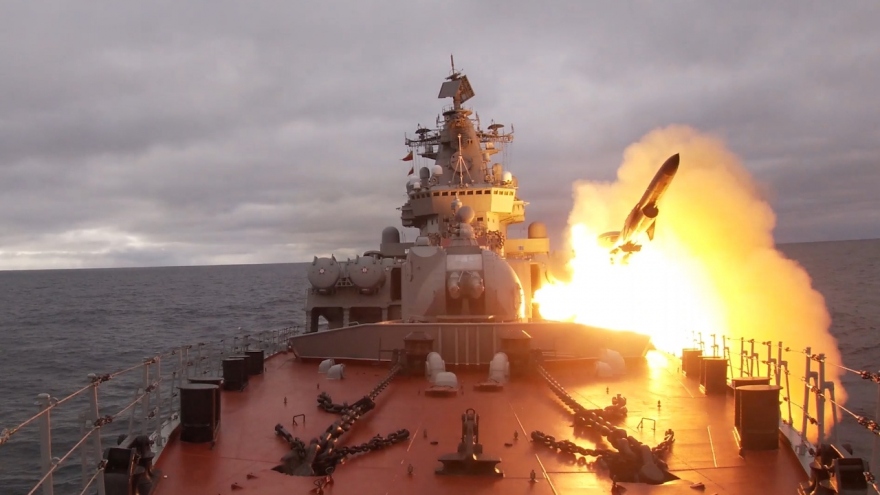 
        Tuần dương hạm Marshal Ustinov phóng tên lửa tiêu diệt mục tiêu trên biển Barents
                  
                              