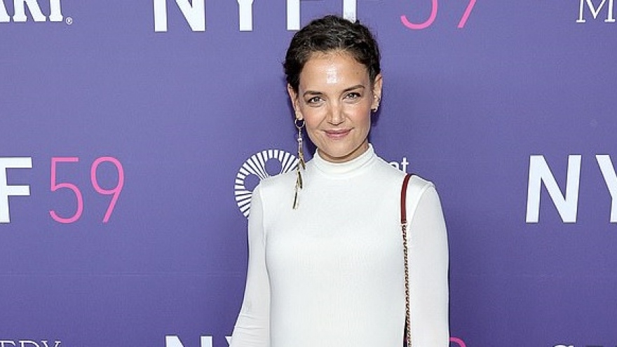 "Mẹ đơn thân" Katie Holmes diện đầm bó khoe dáng thon tại LHP New York