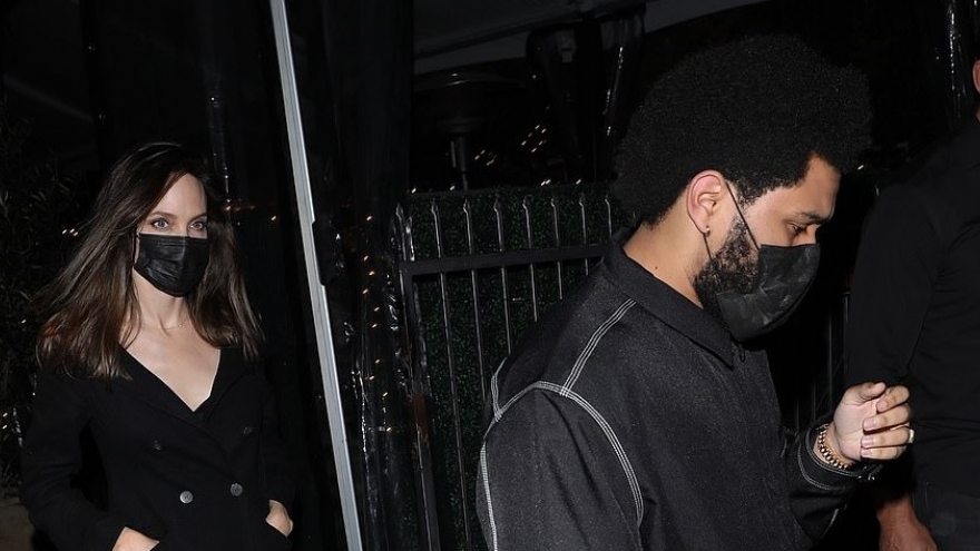 Angelina Jolie hẹn hò ăn tối cùng The Weeknd