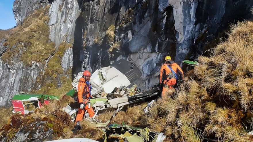 Indonesia tìm thấy hộp đen và thi thể phi hành đoàn máy bay rơi ở Papua