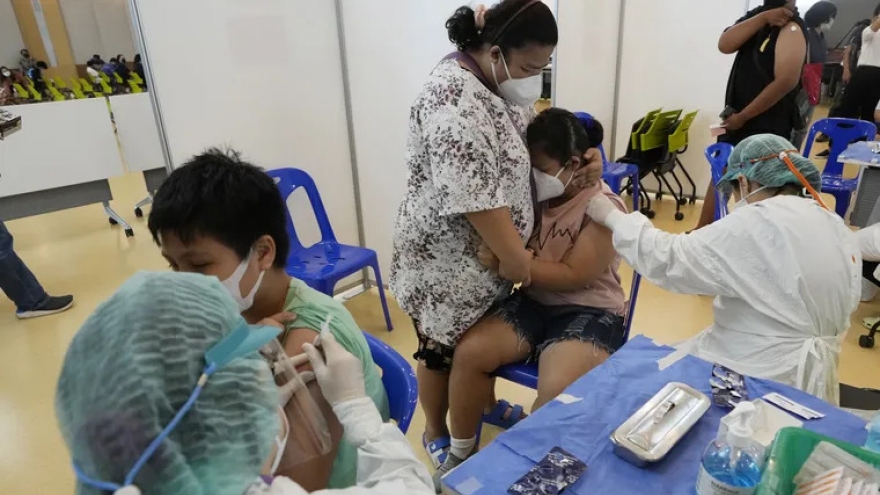 Thái Lan yêu cầu tiêm vaccine cho học sinh trên toàn quốc