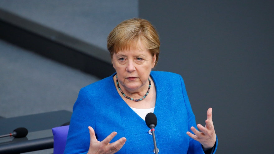 Thủ tướng Merkel và đảng CDU chúc mừng đối thủ SPD, các đàm phán vẫn khó lường