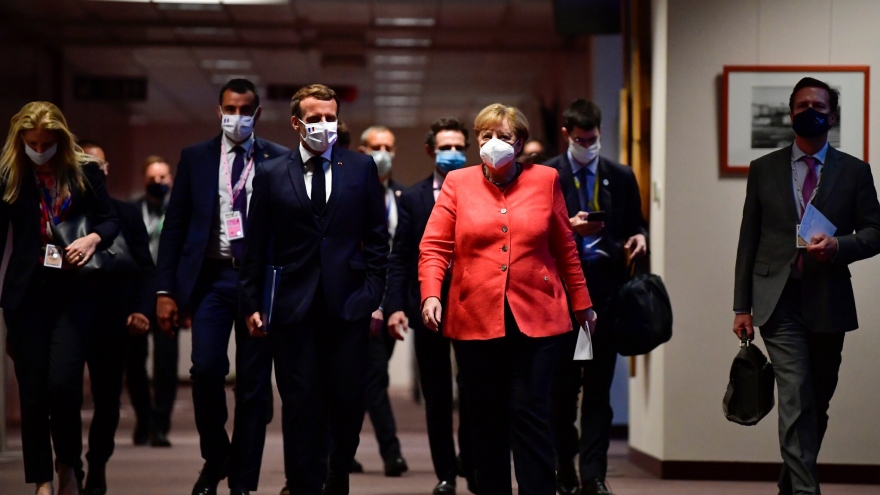 Cơ hội cho Tổng thống Pháp Macron trở thành người dẫn dắt EU sau bà Merkel?