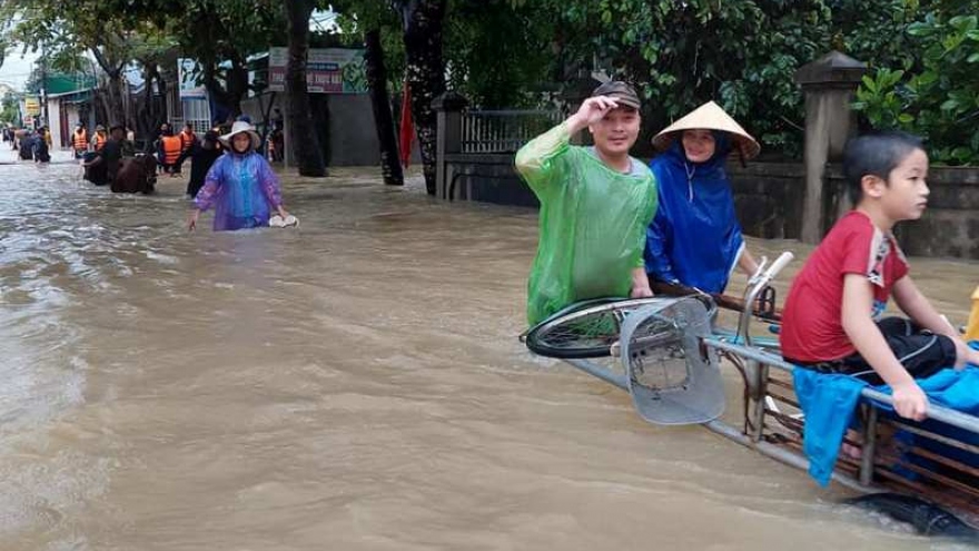 Mưa lớn khiến hàng nghìn nhà dân ở Nghệ An ngập nước