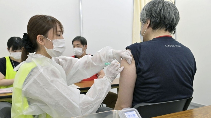 Chuyên gia y tế Nhật Bản cảnh báo về việc nới lỏng hạn chế phòng dịch