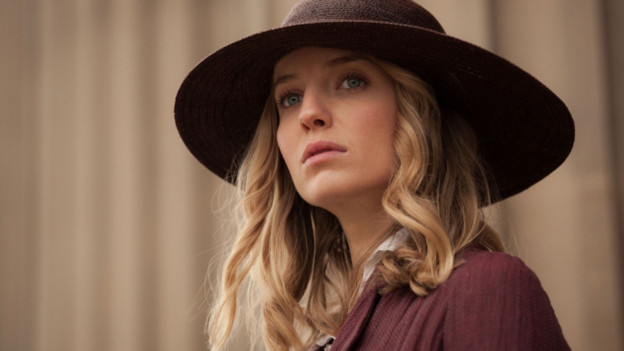 Annabelle Wallis - nàng thơ mới của “phù thuỷ kinh dị” James Wan