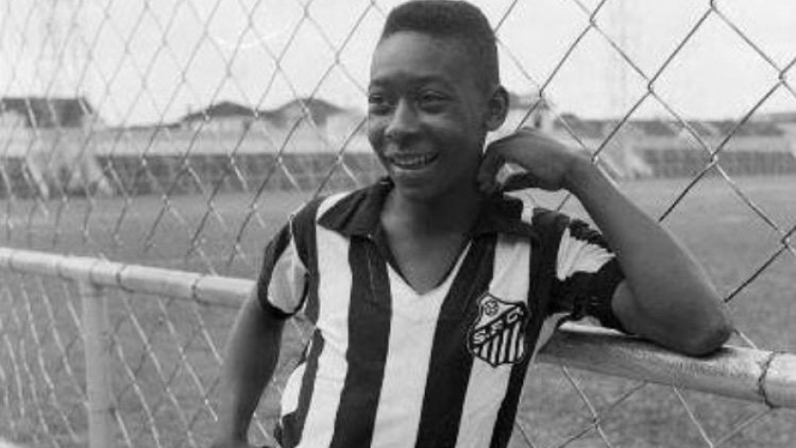 Ngày này năm xưa: "Vua bóng đá" Pele bắt đầu thi đấu chuyên nghiệp
