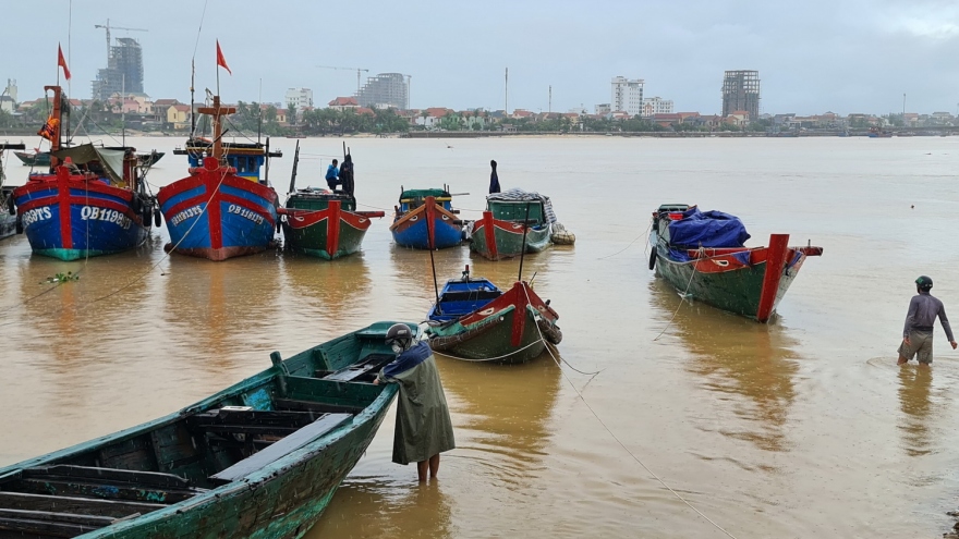 Đà Nẵng và Quảng Bình chuẩn bị phương án di dời dân tránh bão số 5