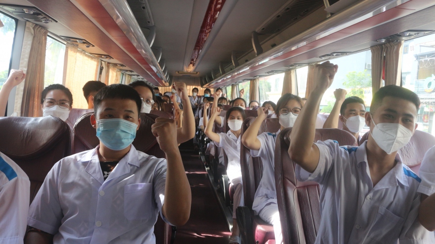 500 cán bộ y tế và sinh viên tình nguyện Quảng Ninh hỗ trợ Hà Nội chống dịch