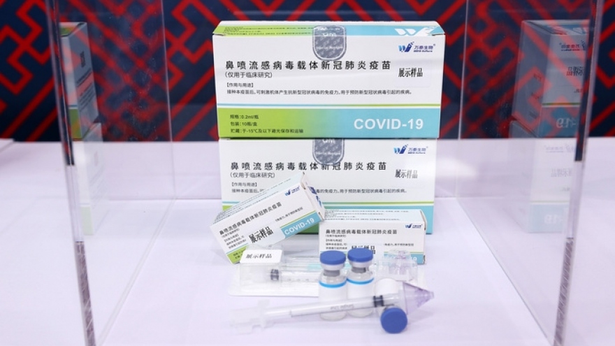 Vaccine COVID-19 dạng xịt mũi của Trung Quốc có hiệu quả ngay sau 24 giờ