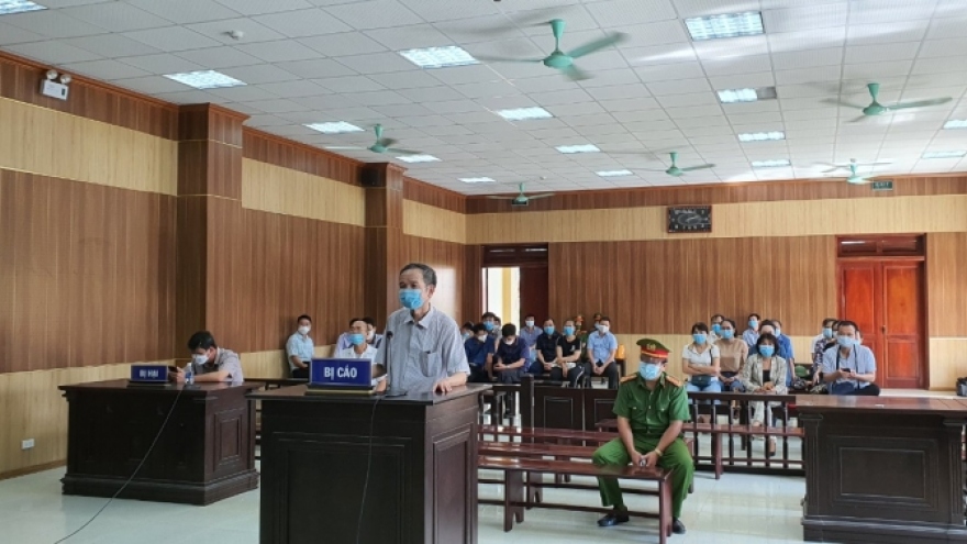 Tuyên phạt cựu Phó Chủ tịch Hội đồng Nhân dân thị xã Nghi Sơn 30 tháng tù giam