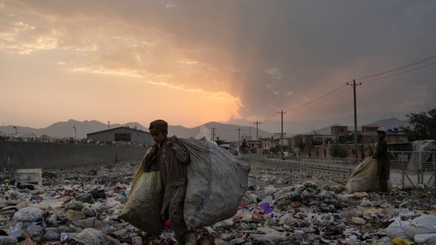 Rơi vào cảnh khốn cùng, nhiều gia đình tại Afghanistan phải bán con trả nợ