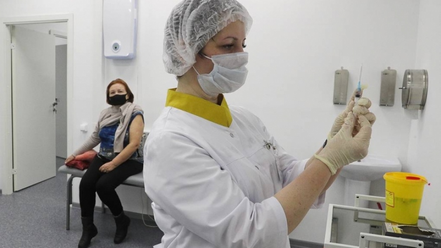 Điện Kremlin kêu gọi người Nga tiêm vaccine phòng Covid-19