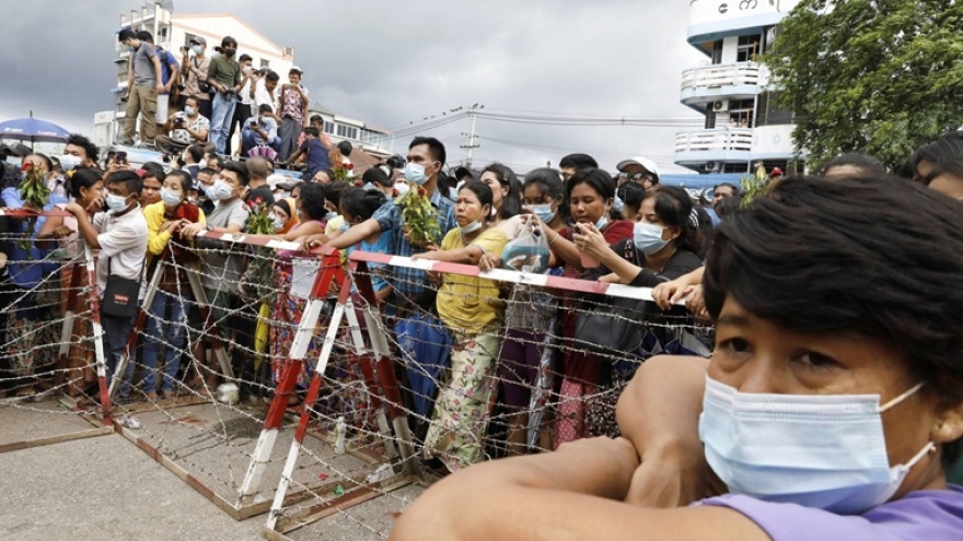 Myanmar thả hàng trăm tù nhân chính trị