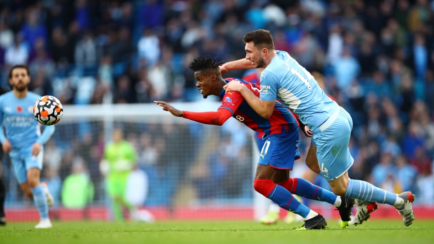 Kết quả Ngoại hạng Anh: Laporte khiến Man City thua đau đớn Crystal Palace