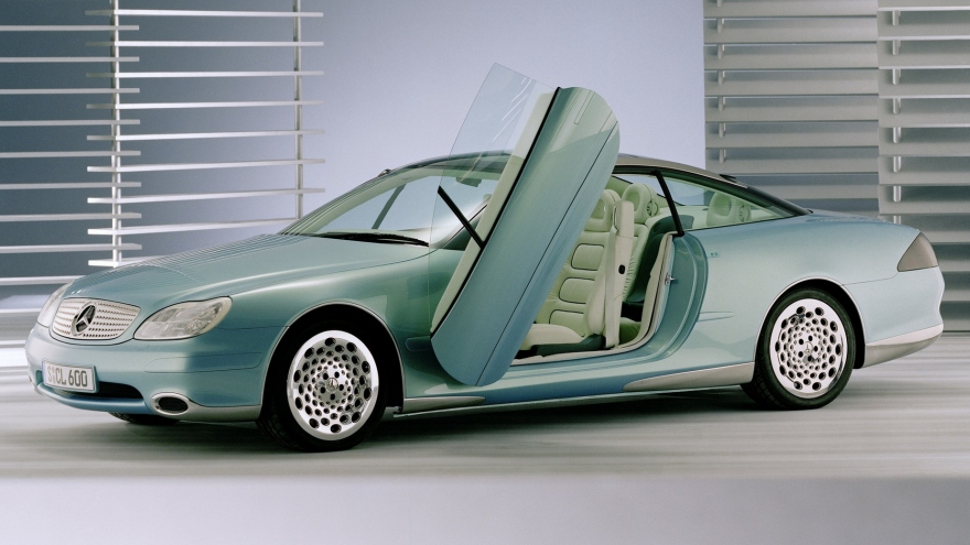 Màn hình siêu mỏng mới của Mercedes gợi nhớ lại mẫu Concept F 200 từ những năm 90