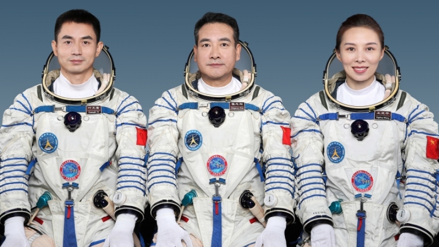 Trung Quốc lần đầu tiên đưa phi hành gia nữ lên trạm vũ trụ