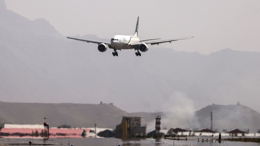 Hãng hàng không Pakistan đình chỉ chuyến bay tới Afghanistan