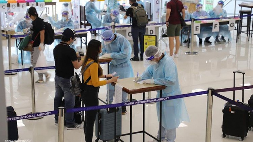 Indonesia và Philippines rút ngắn thời gian cách ly cho du khách