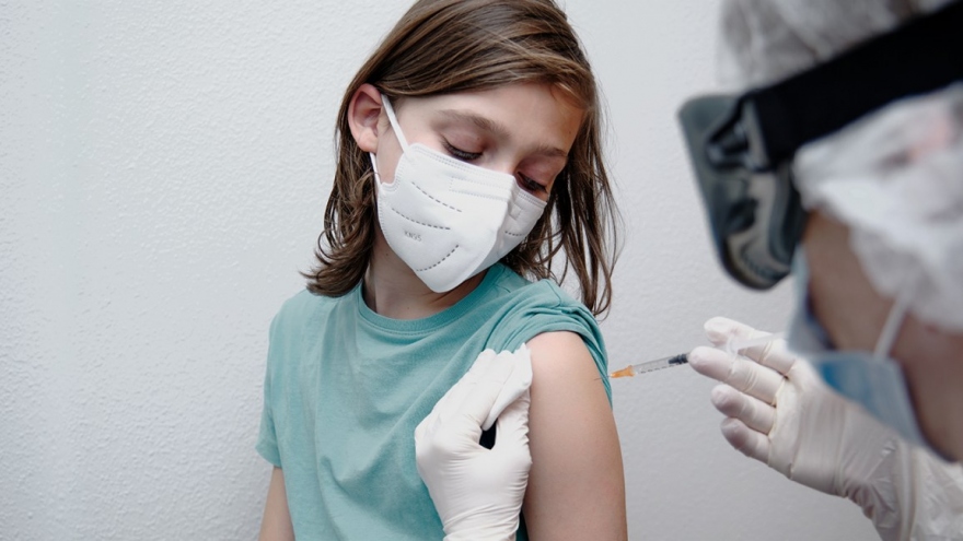 Cách thức các nước đang triển khai tiêm chủng vaccine Covid-19 cho trẻ em