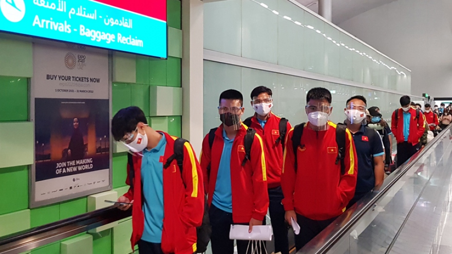 Vừa đến UAE, ĐT Việt Nam gấp rút tập luyện để đấu ĐT Trung Quốc