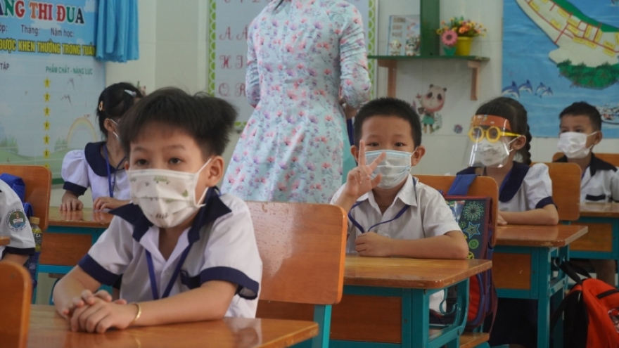 Học sinh tại xã đảo Thạnh An (TP.HCM) hào hứng trở lại trường học